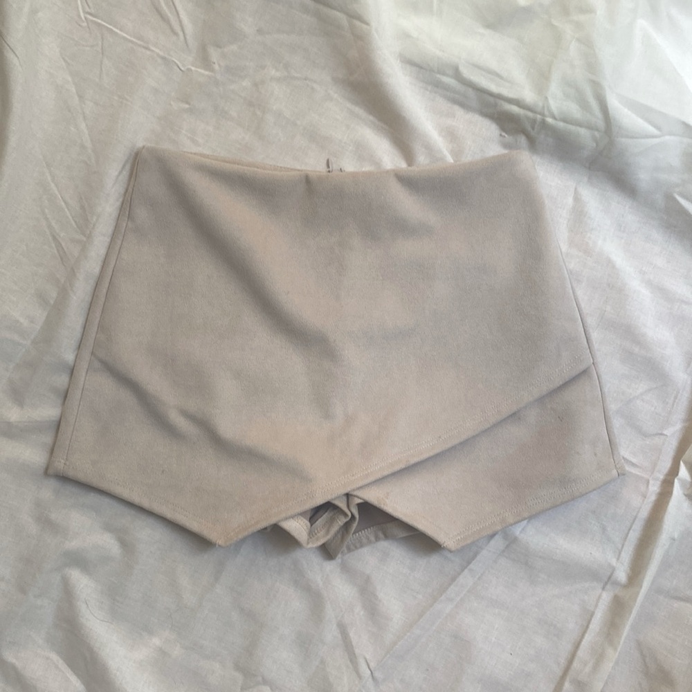 Westwood Envelope Skort in Taupe